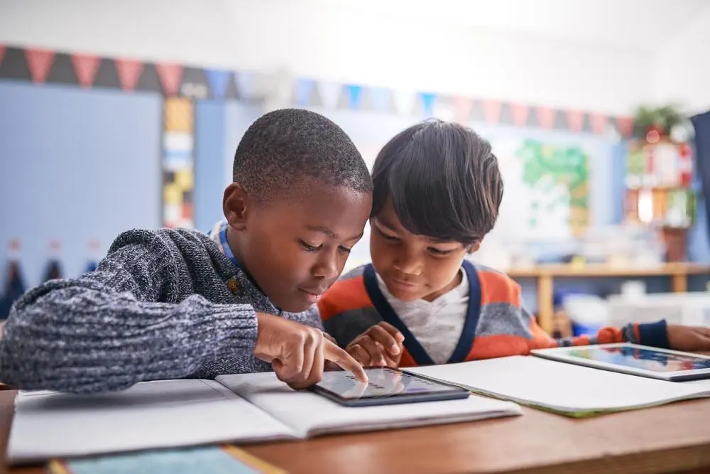 Digitale Lernhilfen Geräte und Apps für bessere Schulleistungen Digitale Lernhilfen Geräte und Apps für bessere Schulleistungen